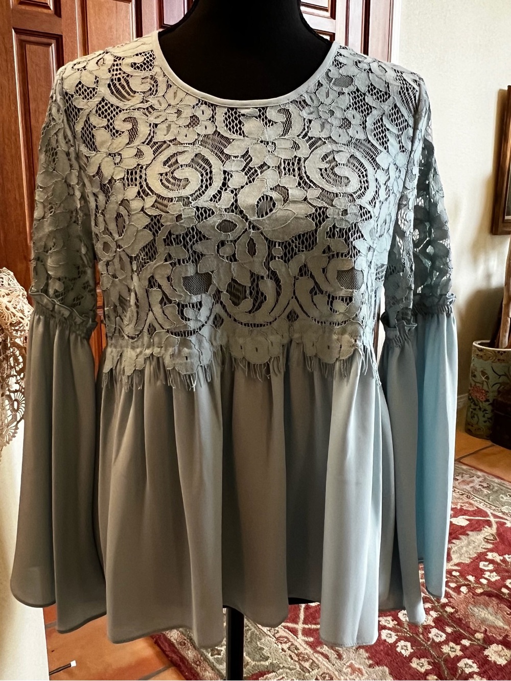 Camel And Cream Karen Kane Flare Hem Top Baby Blue Size S